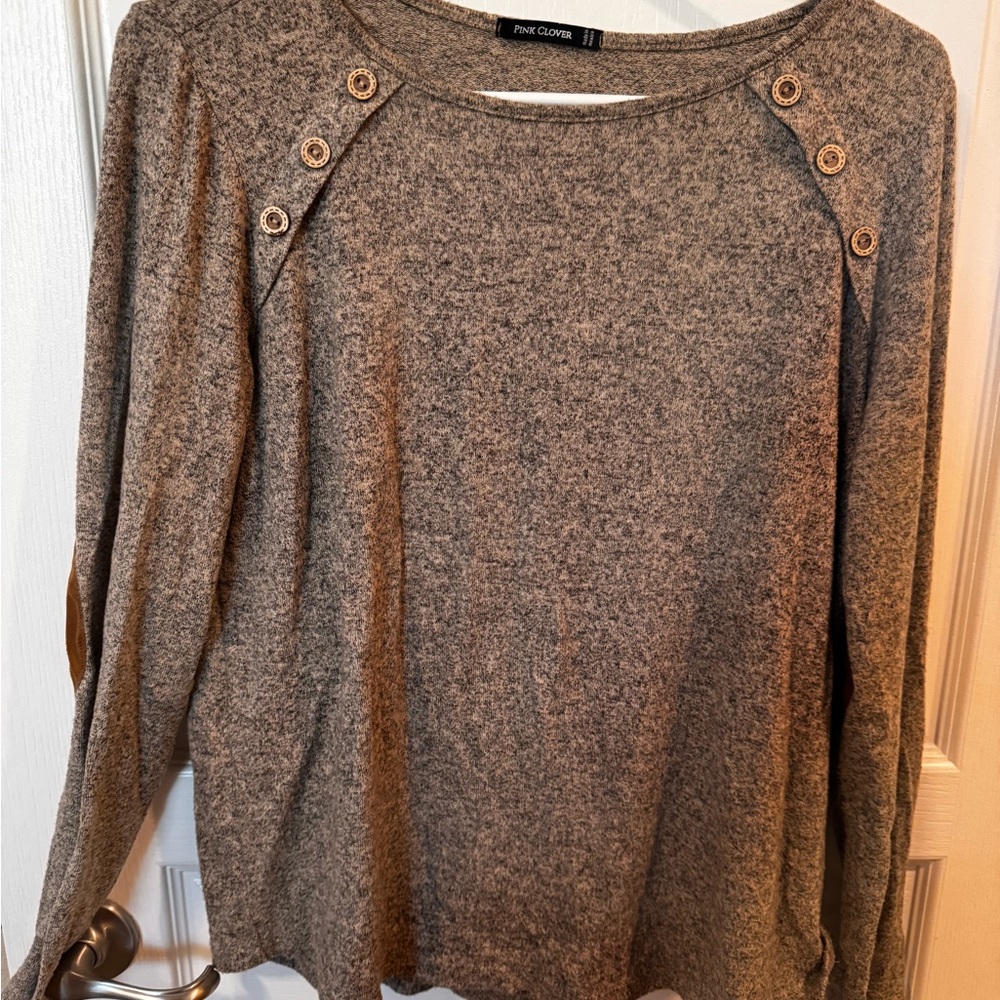 Pink Clover brown Knit Top